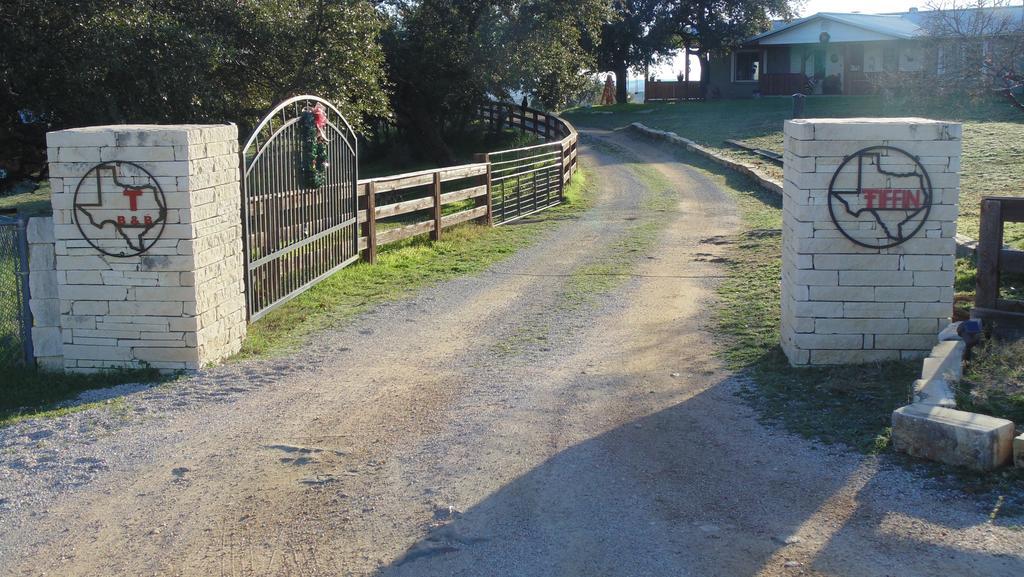 Texas T Bed And Breakfast Llano Bagian luar foto