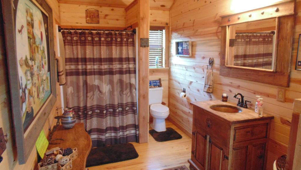 Texas T Bed And Breakfast Llano Bagian luar foto