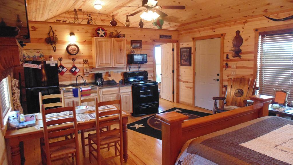 Texas T Bed And Breakfast Llano Bagian luar foto