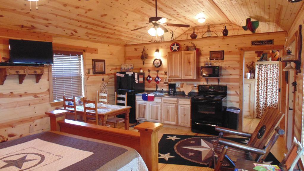 Texas T Bed And Breakfast Llano Bagian luar foto