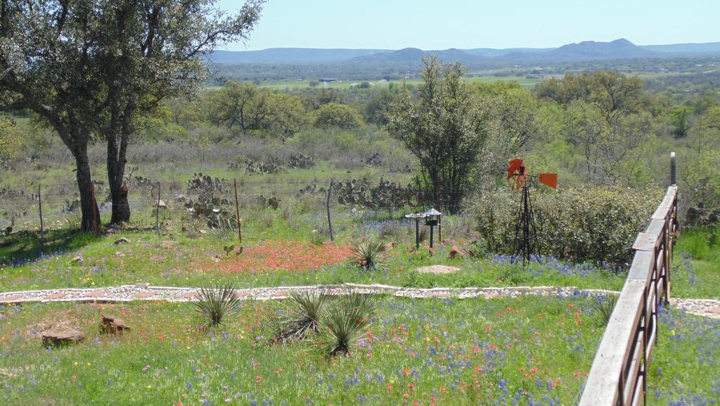 Texas T Bed And Breakfast Llano Bagian luar foto